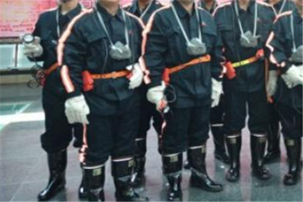 雅迪尔职业装