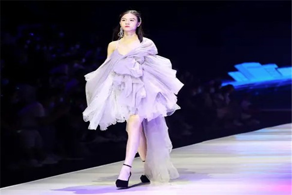 大时代国际服饰