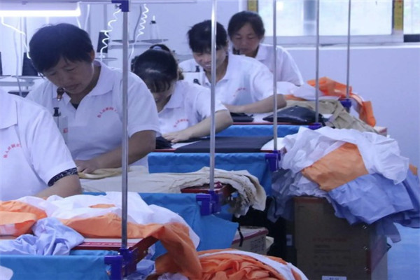 辛集市皮革商业城鑫华制衣厂