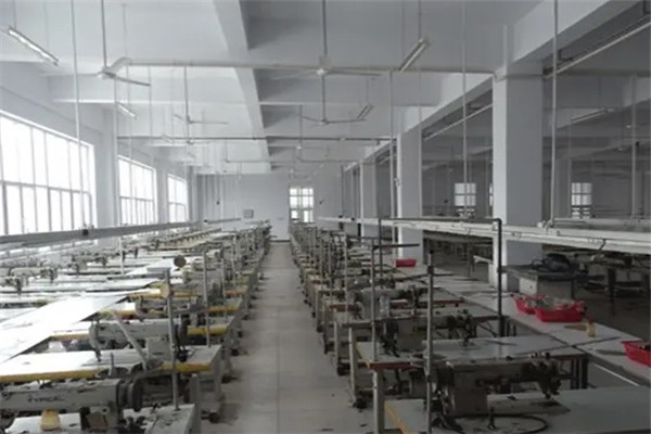 辛集市皮革商业城鑫华制衣厂