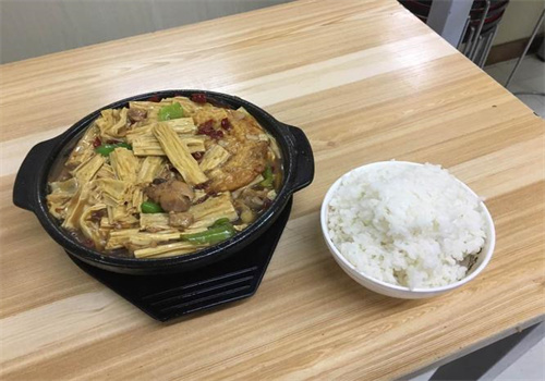 邢记鑫荣晟黄焖鸡米饭