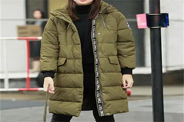 蔓戈女装