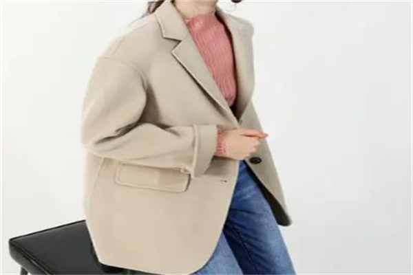 裁云缝月女装