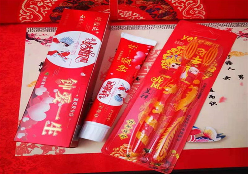钟爱一生情侣用品