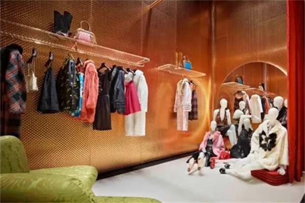 连奴服饰