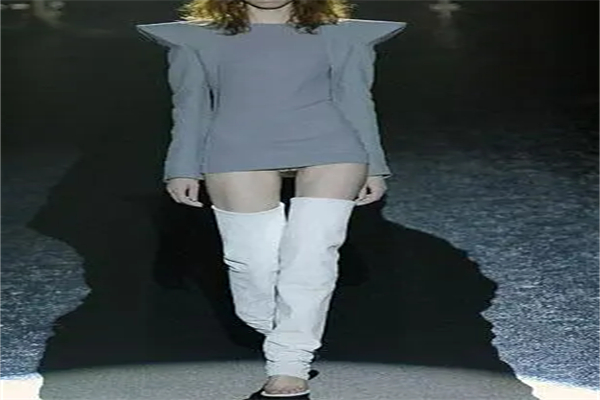 激赏流行女装