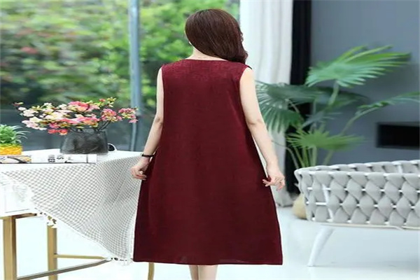 玄色衣裳女装
