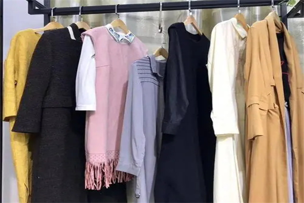 后构想女装