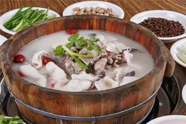 找的木桶鱼火锅