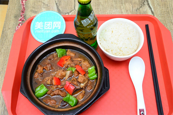 御膳轩黄焖鸡米饭