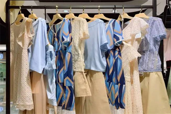 极美致服装店加盟