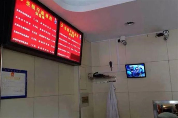 烧鹅仔酸辣粉