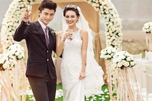 本色婚纱摄影加盟