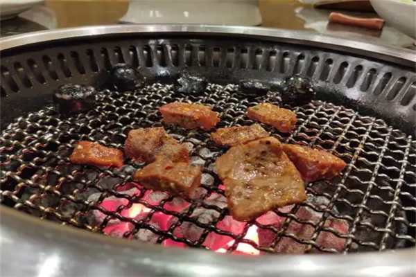 万福碳火烤肉加盟