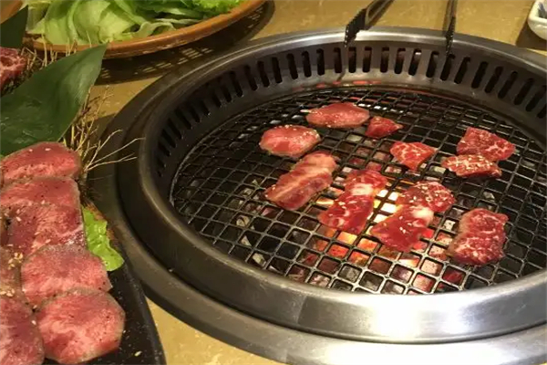 万福碳火烤肉加盟
