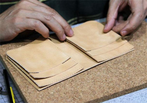 皕意皮具