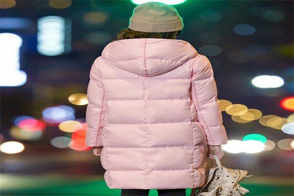 岚爵羽绒服