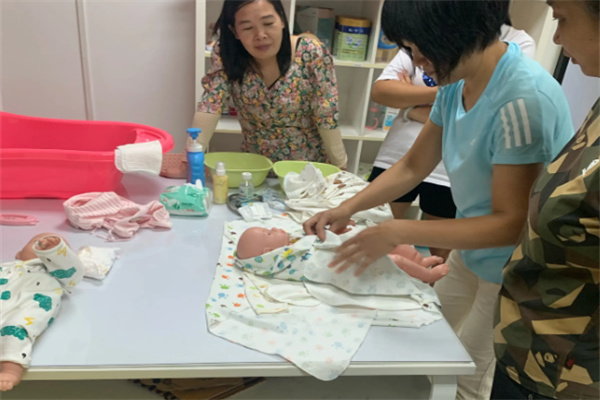 悦芽母婴店加盟