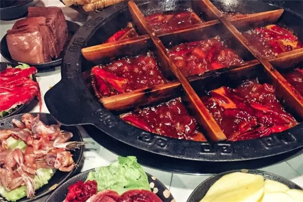 光头火锅店