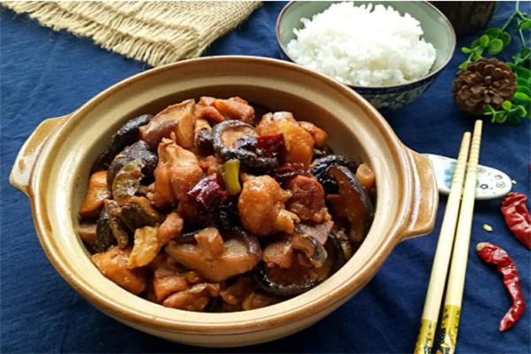 强嘉黄焖鸡米饭
