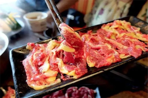 精致台湾烧肉火锅