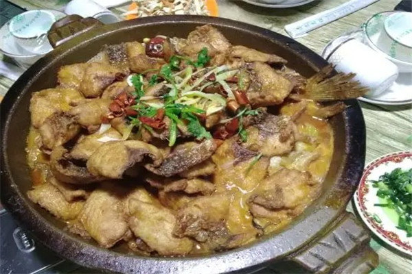 巴乡锅子鱼