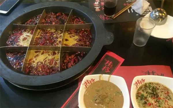 九宫格老灶火锅