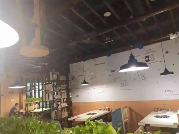 柔时的小板凳吧式火锅