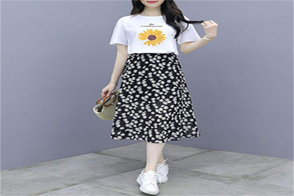 MONIQUE女装