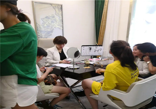 化蝶美容门诊部