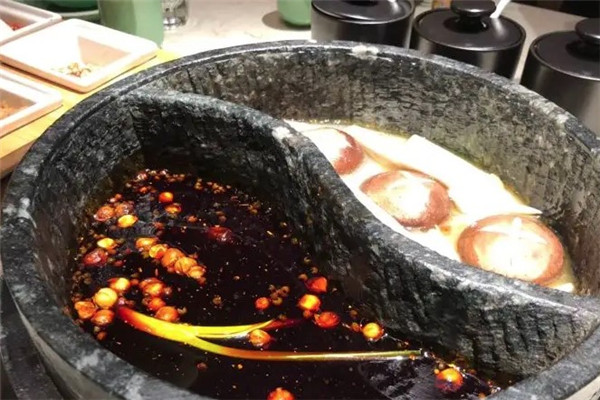 漂亮石头火锅