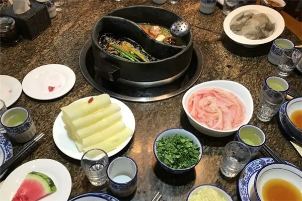 漂亮石头火锅