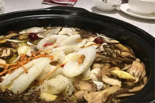 原生态野菜汤锅