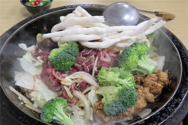漂亮石头火锅