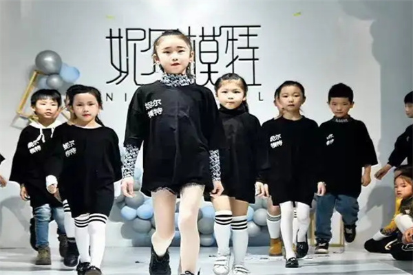 妮尔模特加盟