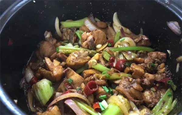 黄蜀狼鸡公煲