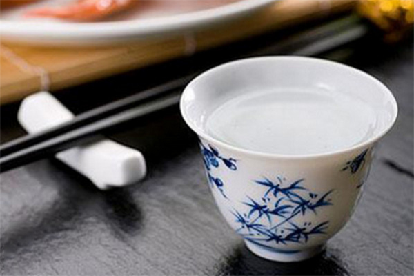 湄河白酒