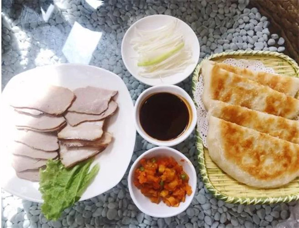 李连贵熏肉大饼小吃车