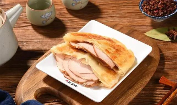 李连贵熏肉大饼小吃车