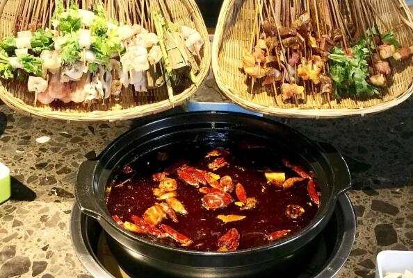 巴山味庄砂锅串串香