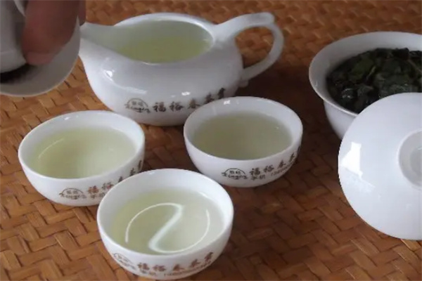 皇袍春茶业加盟
