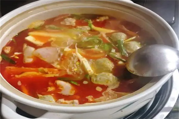 蕉三宜酸汤豆米火锅