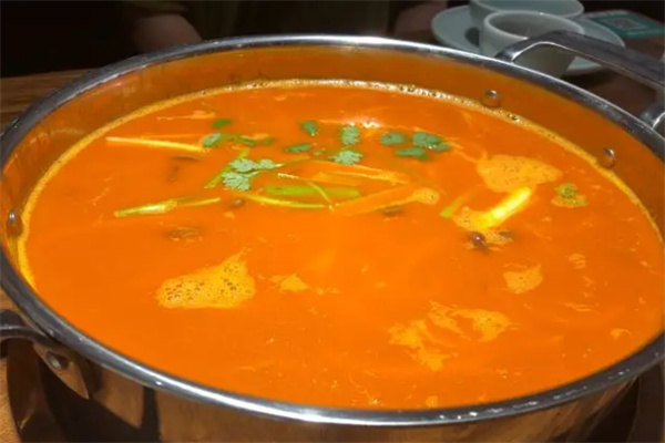 蕉三宜酸汤豆米火锅