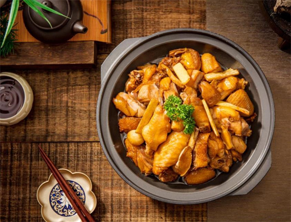四方桌餐厅
