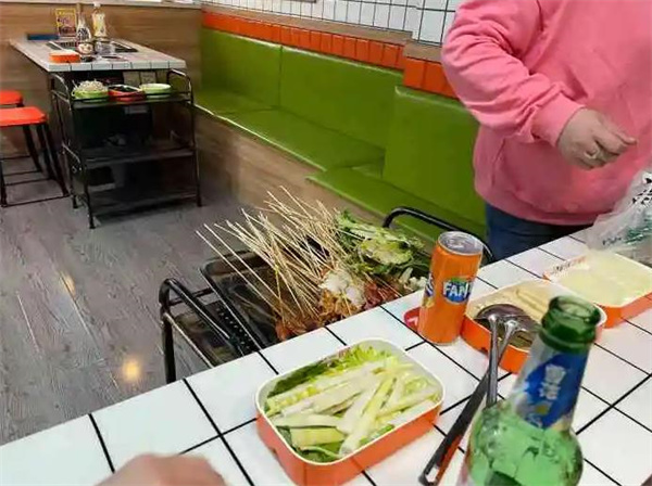 蓉于一家串串火锅