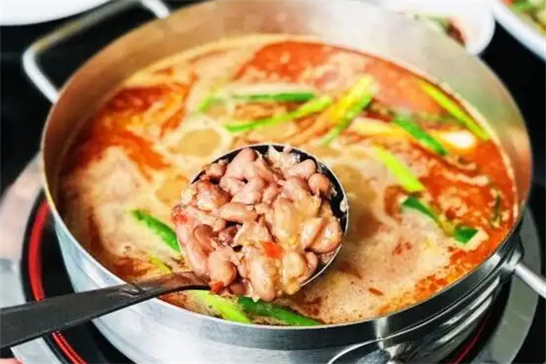 蕉三宜酸汤豆米火锅