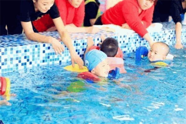 33°婴幼儿游泳拓展训练馆