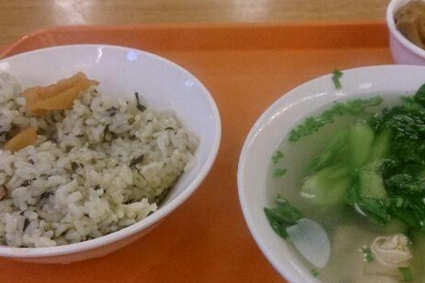 伟格里特色咸肉菜饭