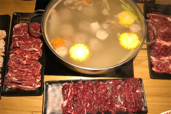 鸿景年年潮牛馆