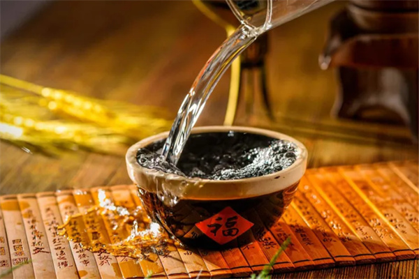 荆牛白酒